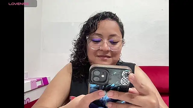 Sophiaburton online show from 09-18-25, 08:33