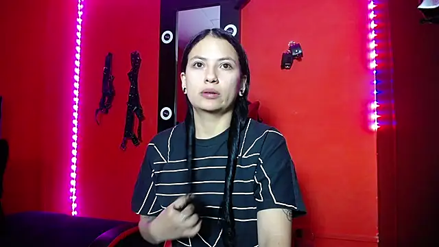 LaurynBennett  online show from 09-18-25, 06:43