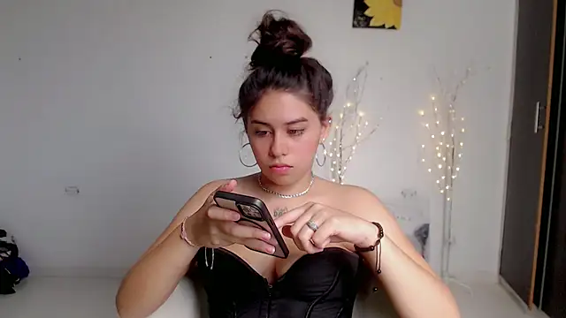 Snapshot of Darlyn_big chatting on 10-03-25, 03:42 Darlyn big online show from 10-03-25, 03:42