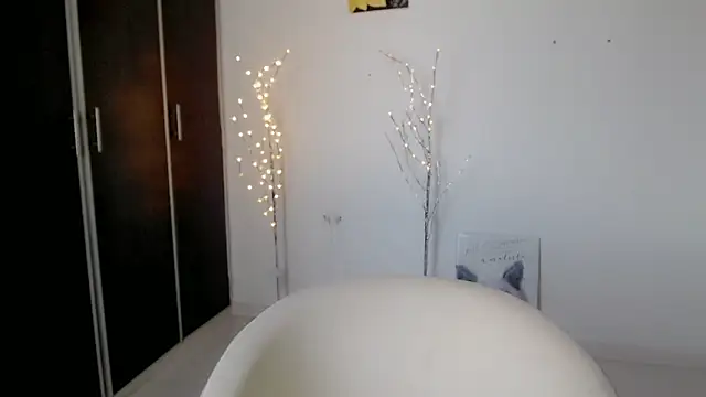 Snapshot of Darlyn_big chatting on 10-27-25, 08:46 Darlyn big online show from 10-27-25, 08:46