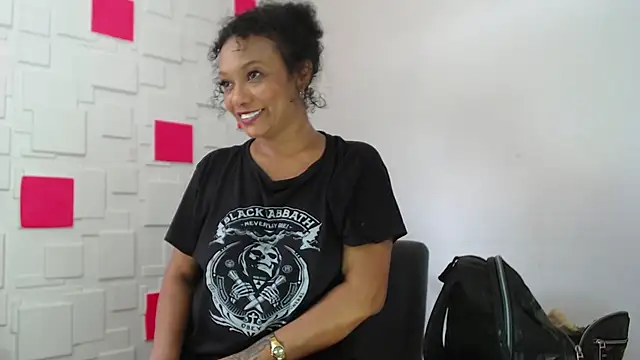Snapshot of Queen_Naomi chatting on 09-10-25, 07:25 Queen Naomi online show from 09-10-25, 07:25