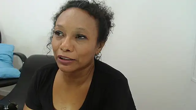 Snapshot of Queen_Naomi chatting on 09-11-25, 07:58 Queen Naomi online show from 09-11-25, 07:58