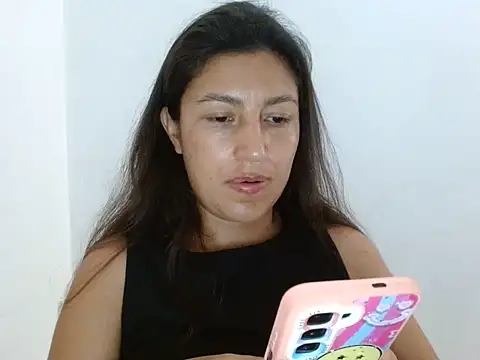Snapshot of SarahFriendly chatting on 05-27-26, 01:52 SarahFriendly online show from 05-27-26, 01:52
