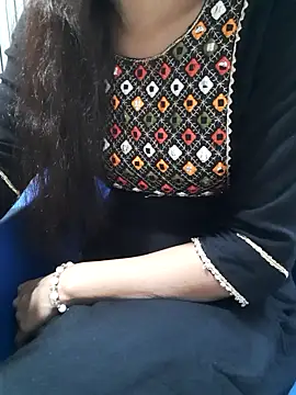 Snapshot of Aarti-kumri chatting on 10-05-25, 08:23 Aarti-kumri online show from 10-05-25, 08:23