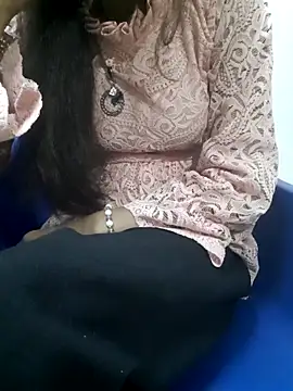 Snapshot of Aarti-kumri chatting on 10-08-25, 05:16 Aarti-kumri online show from 10-08-25, 05:16