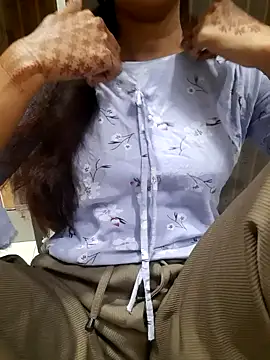 Snapshot of Aarti-kumri chatting on 10-13-25, 02:17 Aarti-kumri online show from 10-13-25, 02:17