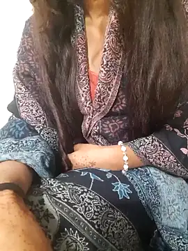 Snapshot of Aarti-kumri chatting on 10-15-25, 10:21 Aarti-kumri online show from 10-15-25, 10:21