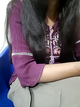 Snapshot of Aarti-kumri chatting on 10-16-25, 02:29 Aarti-kumri online show from 10-16-25, 02:29