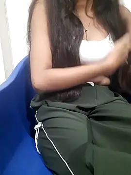 Snapshot of Aarti-kumri chatting on 10-31-25, 10:33 Aarti-kumri online show from 10-31-25, 10:33