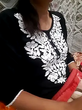 Snapshot of Aarti-kumri chatting on 11-10-25, 04:17 Aarti-kumri online show from 11-10-25, 04:17