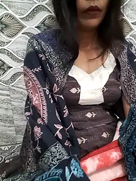 Snapshot of Aarti-kumri chatting on 11-17-25, 10:26 Aarti-kumri online show from 11-17-25, 10:26