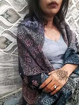 Snapshot of Aarti-kumri chatting on 11-20-25, 11:10 Aarti-kumri online show from 11-20-25, 11:10