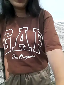 Snapshot of Aarti-kumri chatting on 11-23-25, 09:03 Aarti-kumri online show from 11-23-25, 09:03