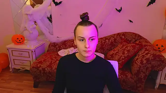 Snapshot of Kelly_Cartier chatting on 10-20-25, 12:27 Kelly Cartier online show from 10-20-25, 12:27