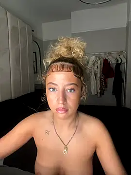 Aurorajadex online show from 10-10-25, 09:52