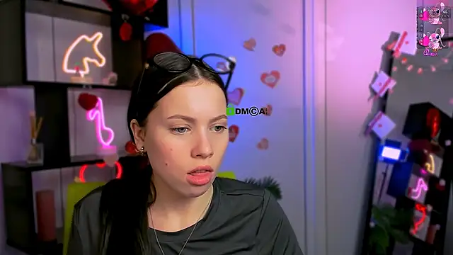 Snapshot of amanda-miki chatting on 02-10-26, 03:38 amanda-miki online show from 02-10-26, 03:38