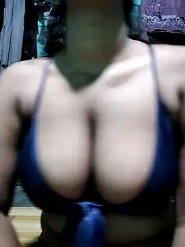 Snapshot of BerryOnFire chatting on 11-06-25, 08:15 BerryOnFire online show from 11-06-25, 08:15