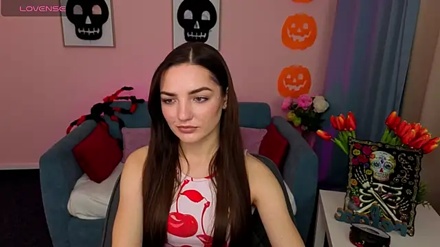 MyEllaLuvs online show from 10-26-25, 02:23