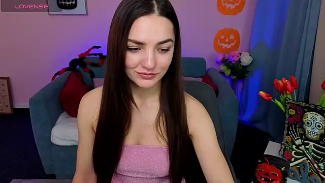 MyEllaLuvs online show from 10-27-25, 09:19