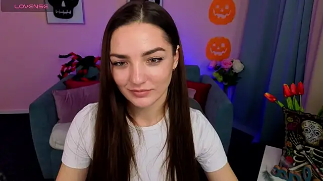 MyEllaLuvs online show from 10-31-25, 02:29