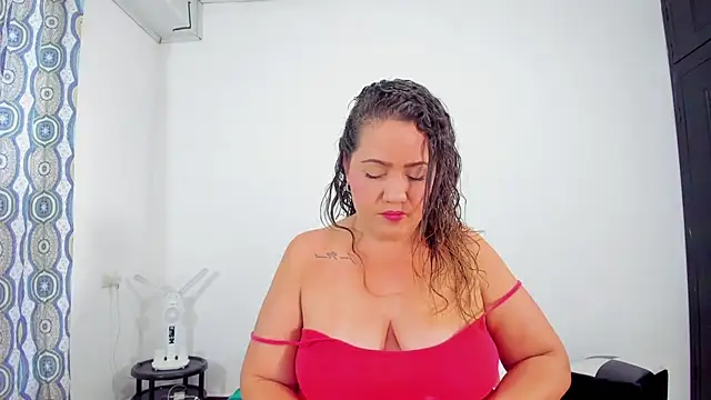 Snapshot of caamii_foxx chatting on 11-18-25, 02:43 caamii foxx online show from 11-18-25, 02:43