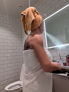 Snapshot of sexygilf82 chatting on 11-13-25, 09:36 sexygilf82 online show from 11-13-25, 09:36