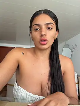 Snapshot of AnaaFaith_ chatting on 03-12-26, 08:04 AnaaFaith online show from 03-12-26, 08:04