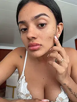 Snapshot of AnaaFaith_ chatting on 04-03-26, 05:11 AnaaFaith online show from 04-03-26, 05:11