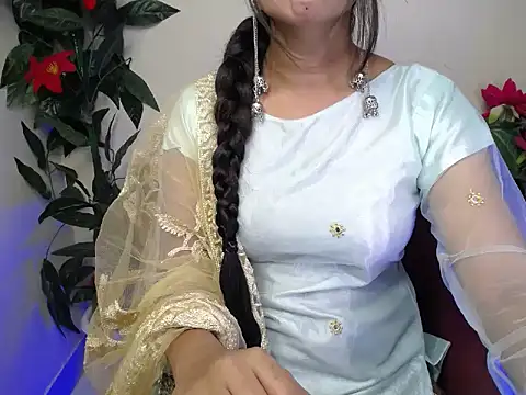 Little queenn online show from 09-11-25, 01:11