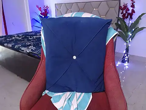 Little queenn online show from 10-24-25, 04:42