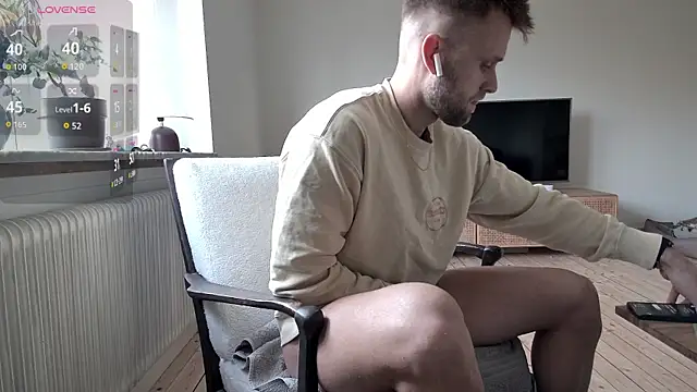 Snapshot of bubblebuttnes chatting on 10-27-25, 07:01 bubblebuttnes online show from 10-27-25, 07:01