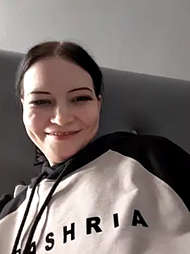 Snapshot of DragonFoxie chatting on 10-15-25, 10:10 DragonFoxie online show from 10-15-25, 10:10