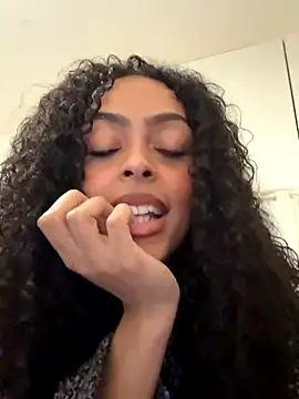 Snapshot of yasmingarcia chatting on 11-02-25, 09:17 yasmingarcia online show from 11-02-25, 09:17