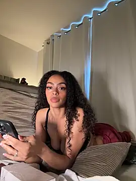 Snapshot of yasmingarcia chatting on 11-25-25, 02:28 yasmingarcia online show from 11-25-25, 02:28
