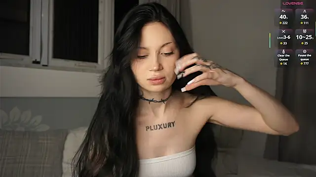 Snapshot of Alice_1n_Wonderland_ chatting on 10-17-25, 03:25 Alice 1n Wonderland online show from 10-17-25, 03:25