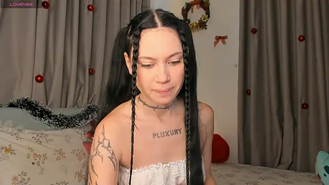 Snapshot of Alice_1n_Wonderland_ chatting on 01-06-26, 04:05 Alice 1n Wonderland online show from 01-06-26, 04:05