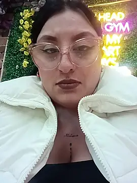 Snapshot of megan_fox5 chatting on 12-16-25, 10:04 megan fox5 online show from 12-16-25, 10:04