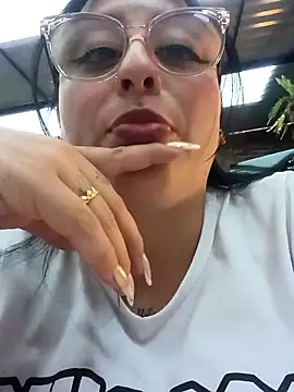 Snapshot of megan_fox5 chatting on 12-17-25, 10:27 megan fox5 online show from 12-17-25, 10:27