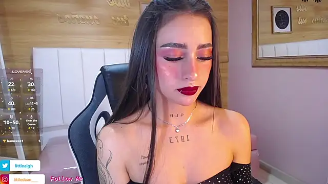 Snapshot of Abril_Velvet_a_ chatting on 10-07-25, 07:44 Abril Velvet a online show from 10-07-25, 07:44