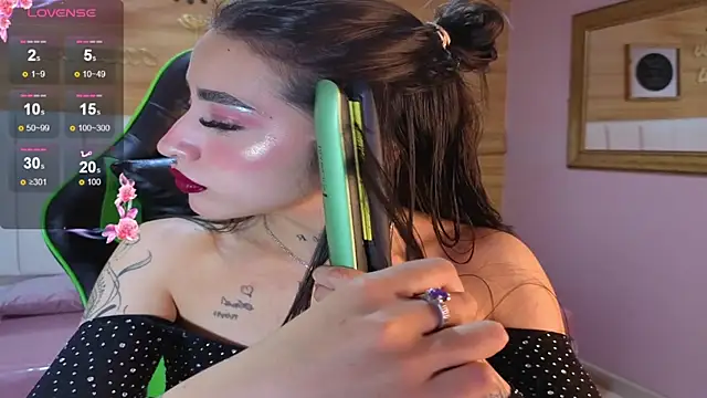 Abril Velvet a  online show from 11-24-25, 07:35