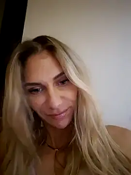 Snapshot of Melody1600 chatting on 11-08-25, 11:14 Melody1600 online show from 11-08-25, 11:14