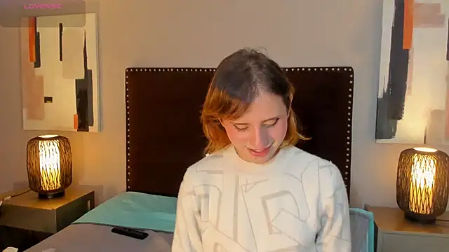 Snapshot of seraphine_star chatting on 03-15-26, 11:27 seraphine star online show from 03-15-26, 11:27