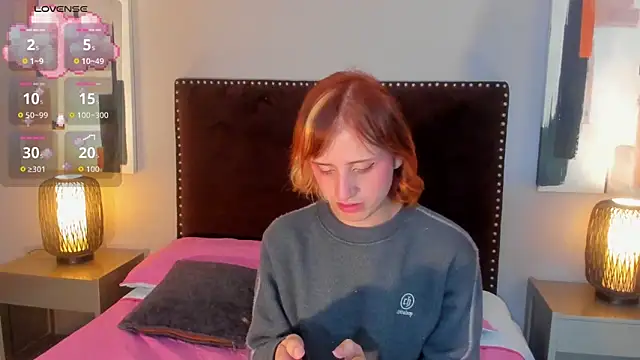 Snapshot of seraphine_star chatting on 03-25-26, 02:28 seraphine star online show from 03-25-26, 02:28