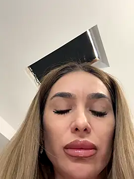 Snapshot of KaseyQuinn_ chatting on 10-05-25, 09:51 KaseyQuinn online show from 10-05-25, 09:51