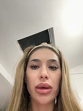 Snapshot of KaseyQuinn_ chatting on 10-09-25, 06:00 KaseyQuinn online show from 10-09-25, 06:00