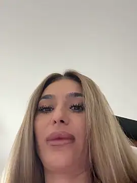 Snapshot of KaseyQuinn_ chatting on 10-27-25, 08:29 KaseyQuinn online show from 10-27-25, 08:29