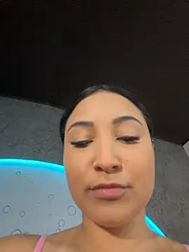 ReinaChloe online show from 11-03-25, 03:57