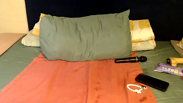 Snapshot of Sexy-Momo chatting on 10-18-25, 05:35 Sexy-Momo online show from 10-18-25, 05:35