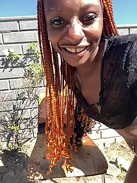 LonelyQueenxx25 online show from 06-15-26, 09:44