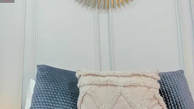 CharlotteBrownn  online show from 05-04-26, 12:50